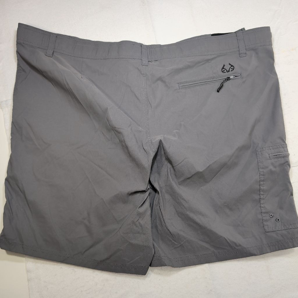 Men's Realtree Gray Cargo Fishing Shorts 3XL - Picture 9 of 10